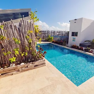 https://mararena-condos-by-nah-hotels.allrivieramayahotels.com